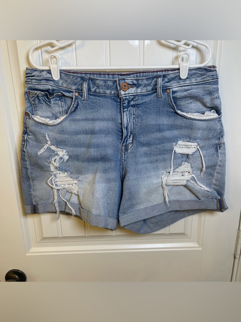 Edgely by Maurices Women’s 16 Light Blue Distressed Mid-Ruse Denim Shorts